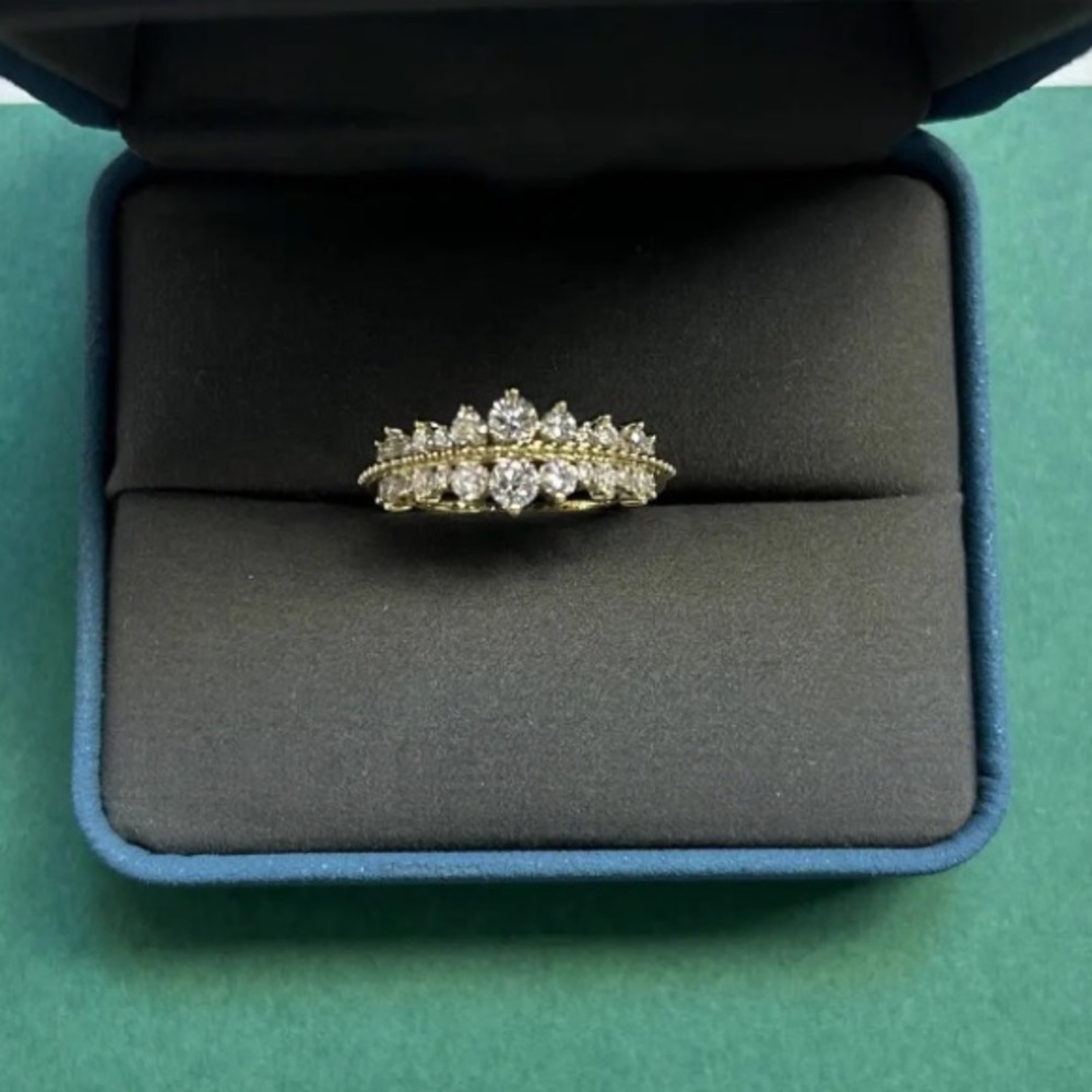 Brilliant Cut Diamond Wedding band in approximately 0.85 tcw. In 14 kt gold plat - Picture 4 of 13